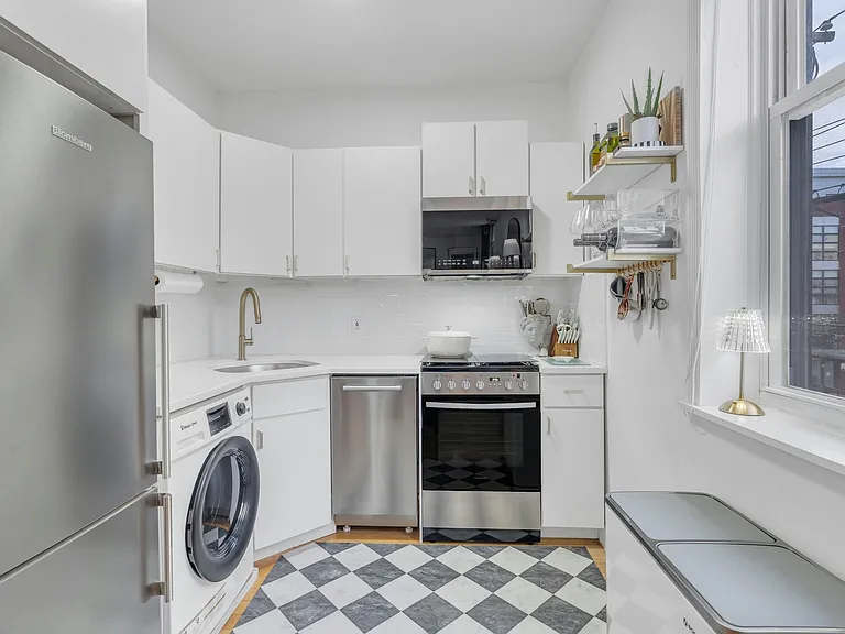 235 Monroe St #17 — Photo 6