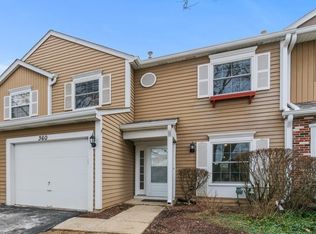 360 Ascot Ln, Streamwood, IL