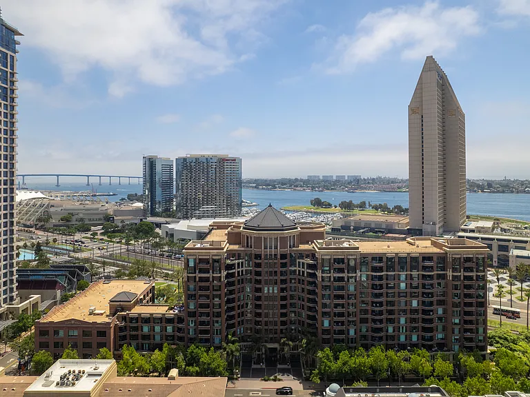500 W Harbor Dr #1502 — Photo 32