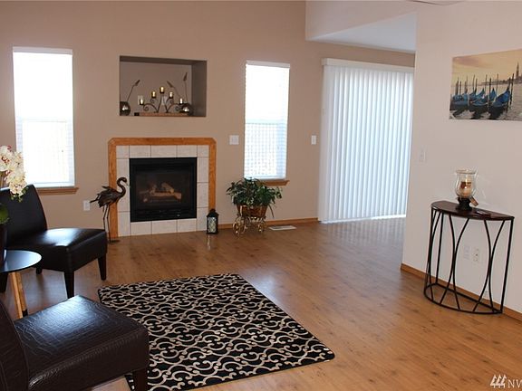 2nd image of 808 13th St SE APT D