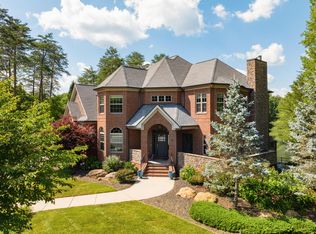 8 Ives Lake Rd, Signal Mountain, TN 37377