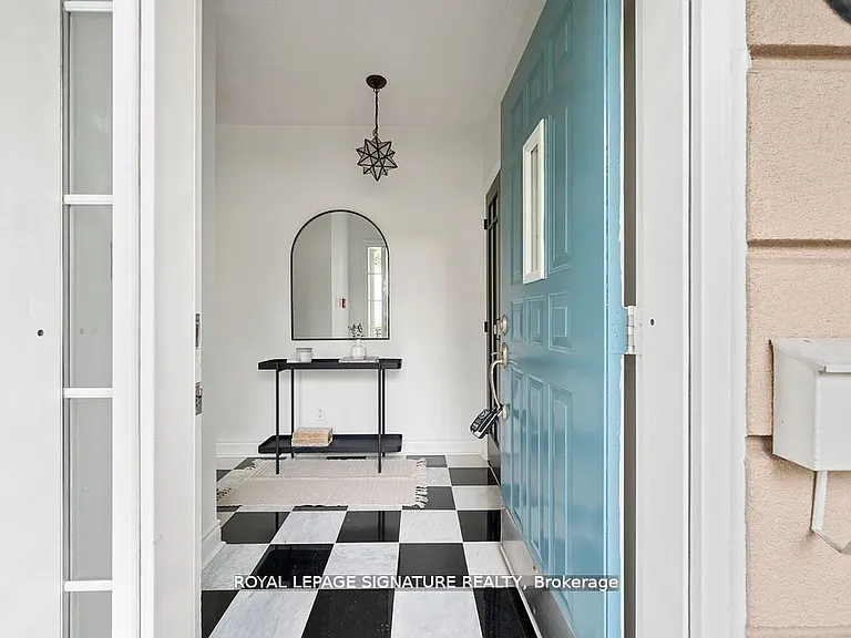 1 Rean Dr #Townhouse 9 — Photo 3