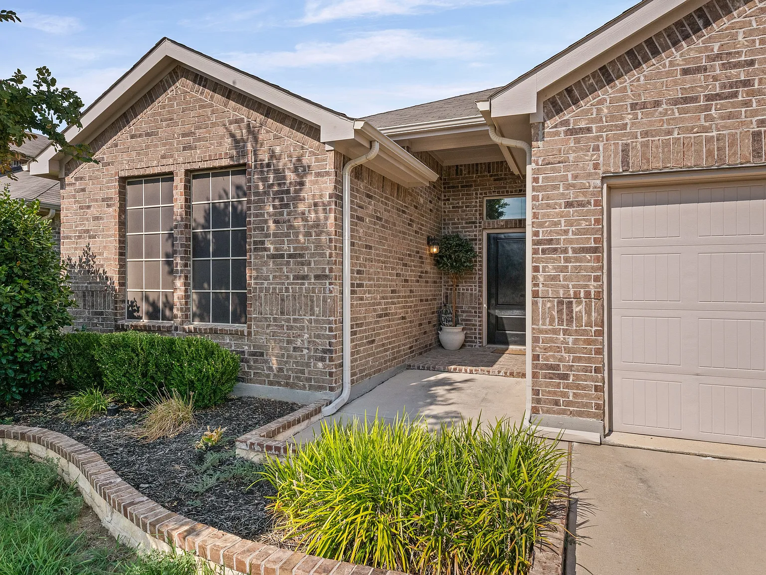 4 bed, 1788 sqft, $2,350 — Photo 3