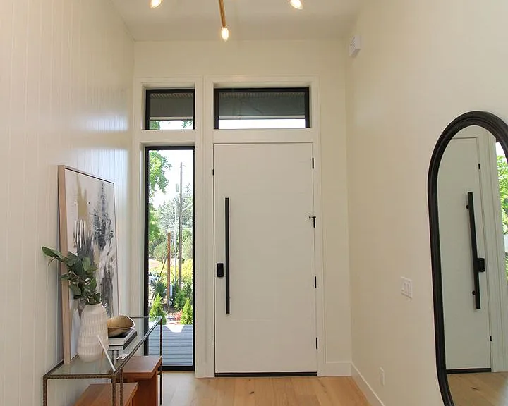 6233 SW Hamilton Way — Photo 2