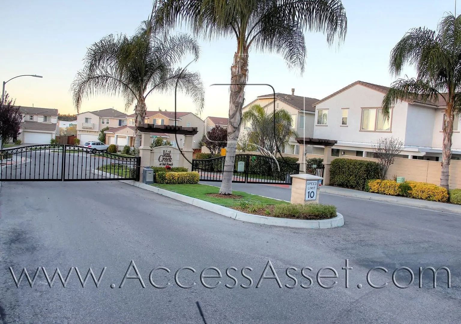 Spacious 3-Bedroom Temecula Home with Loft & Two-Car Garage — Photo 2