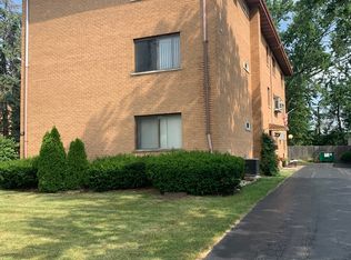 42 E 58th St APT 1N, Westmont, IL 60559