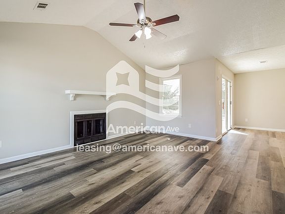 1527004_003_wm_-_living_room_13542771.jpg