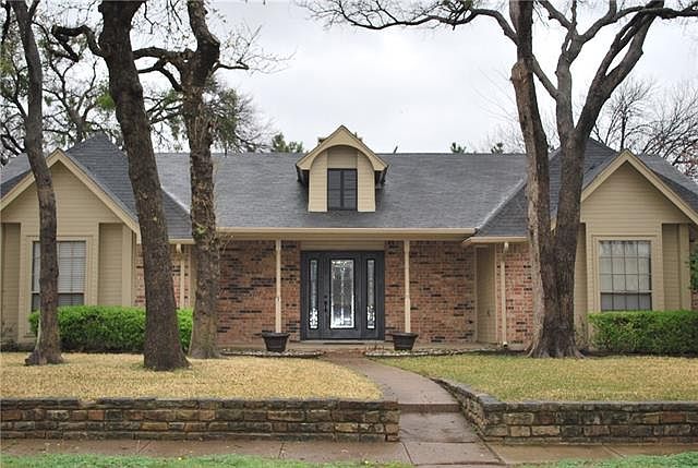 1st image of 115 Creekside Ln