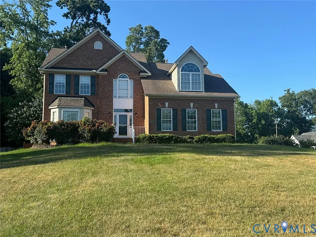 4 bed, 2.5 bath, 2696 sqft, $2,900 — Photo 2