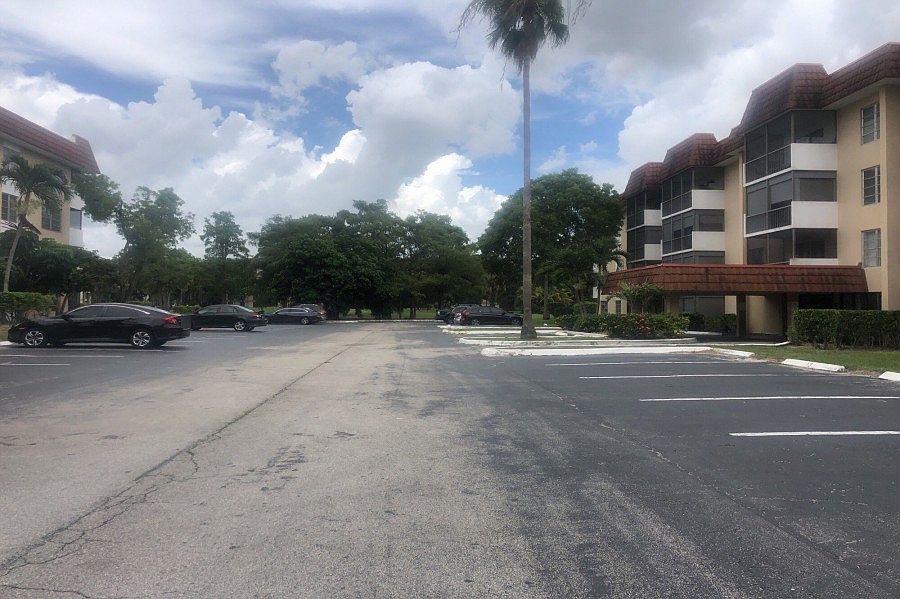 2nd image of 3650 Inverrary Dr #3Y-G