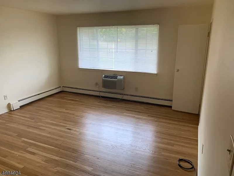 1 bed, 1.0 bath, $1,595 — Photo 3