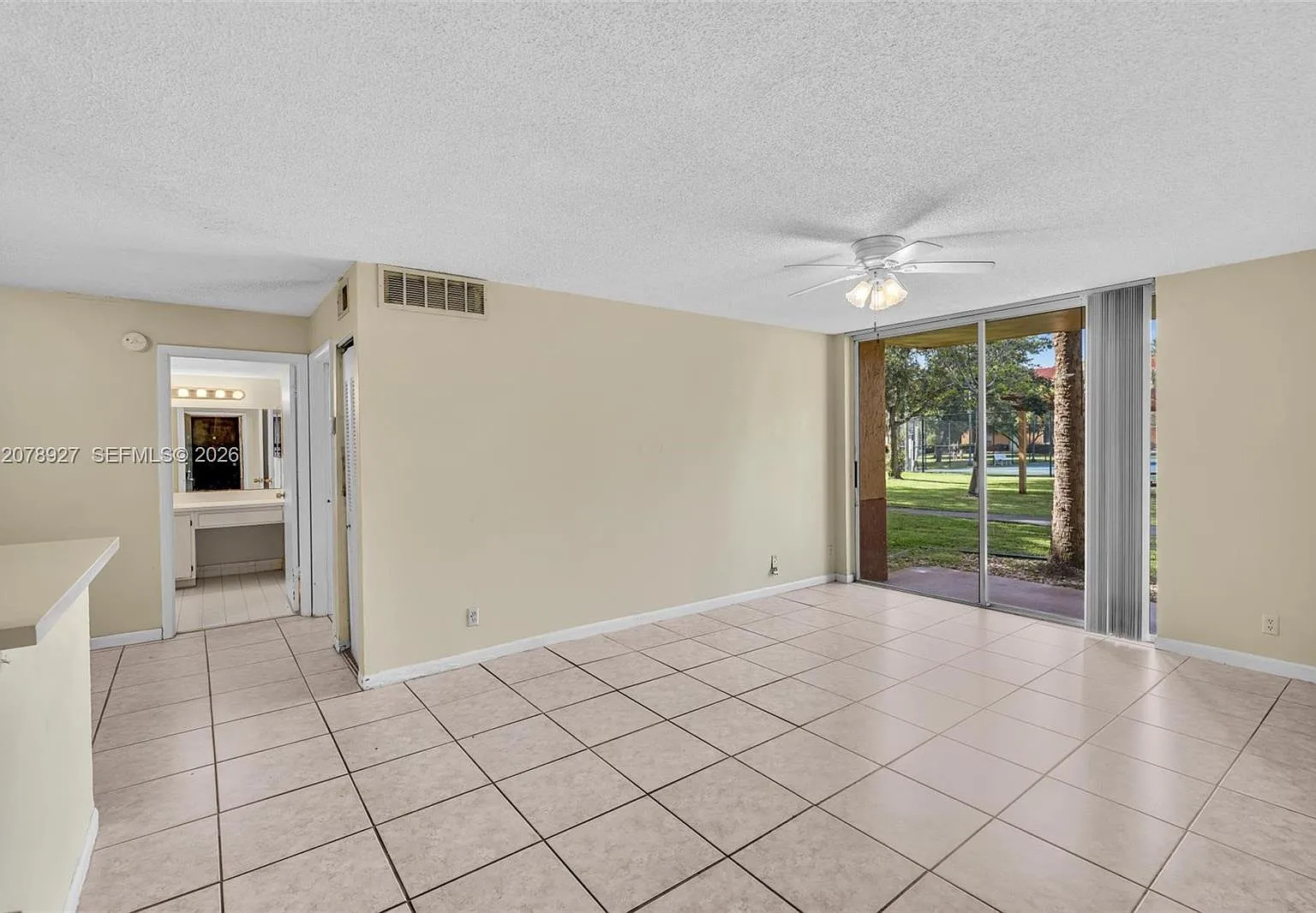 Lakes Of Jacaranda Condo — Photo 2