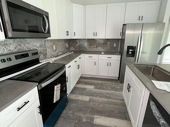 2nd image of 1195 Clarion Cir