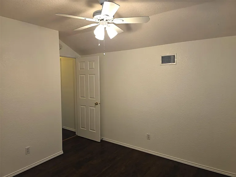 1600 Hollow Tree Blvd — Photo 33