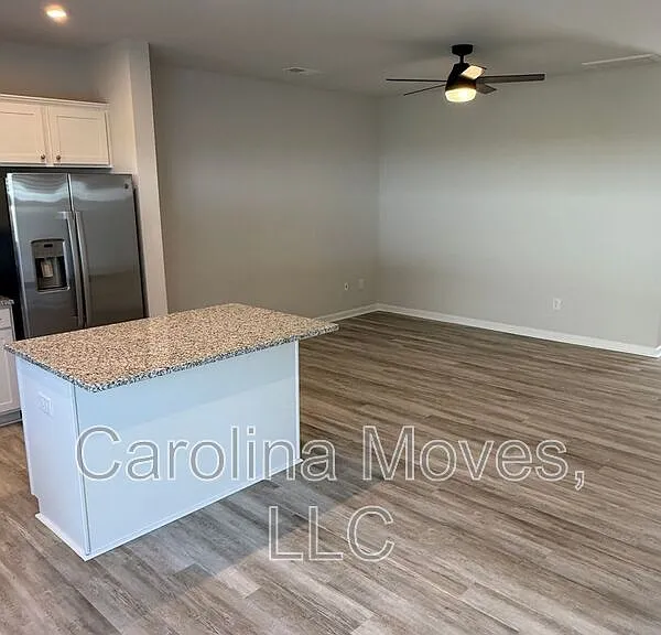 171 Randwick Ln — Photo 3