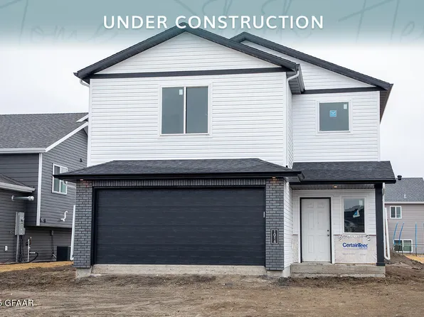 1016 David Dr, Grand Forks, ND 58201