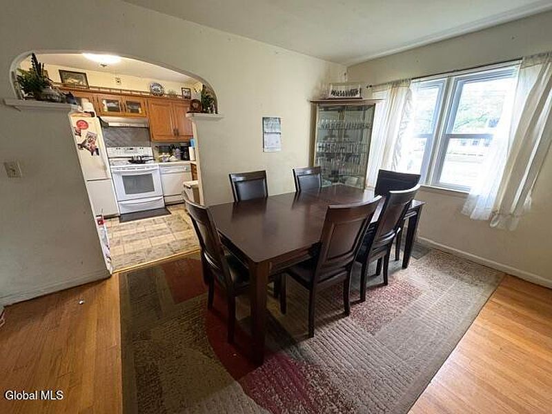 3rd image of 75 College Avenue