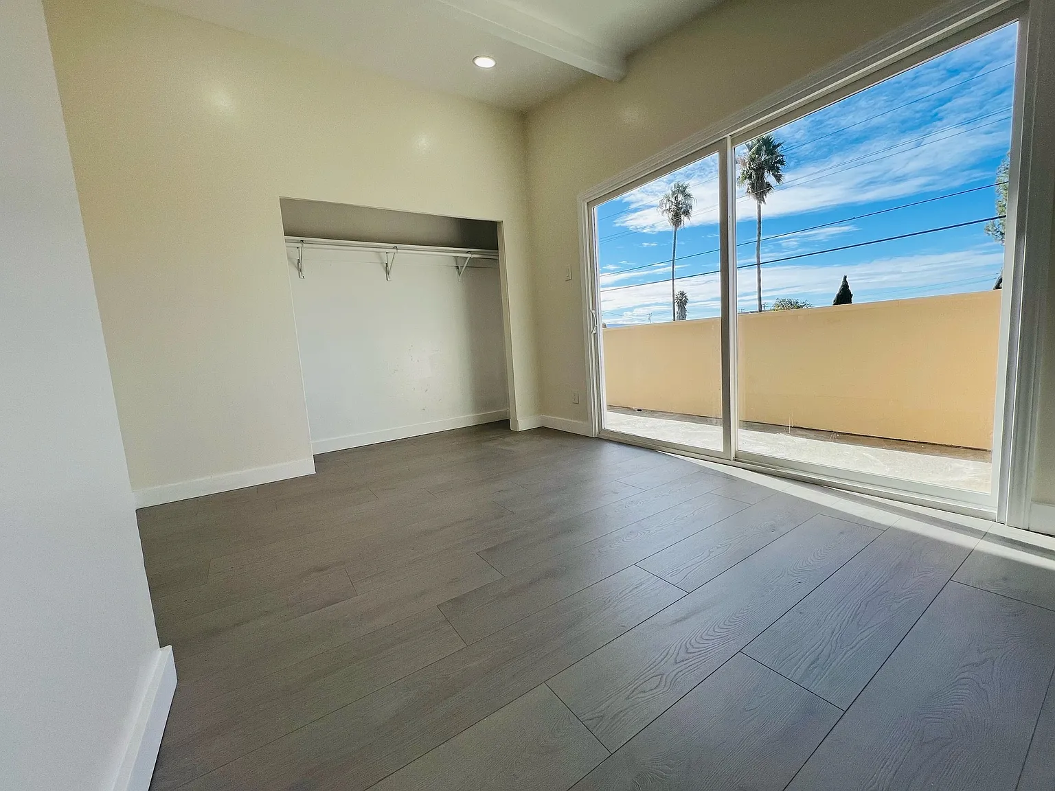 2 bed, 1.5 bath, 900 sqft, $3,000 — Photo 3