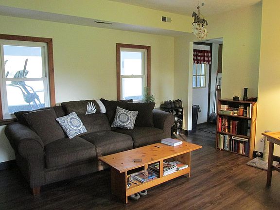 Living room with nice open wall from kitchen
