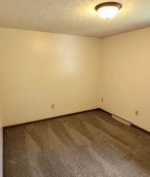 1817 W Chestnut St — Photo 23