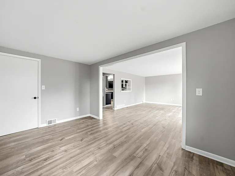 916 Klein Rd — Photo 6