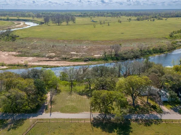 160 Burford St, Columbus, TX 78934