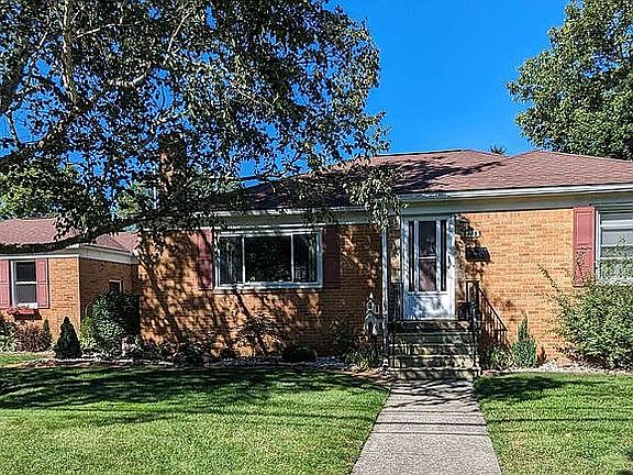3rd image of 409 N McKinley Rd