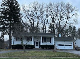 60 Auramar Dr, Rochester, NY 14609