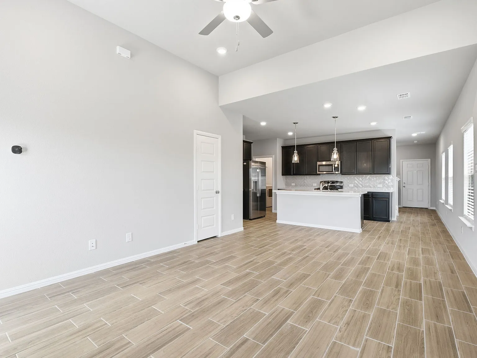 4 bed, 2.5 bath, 2155 sqft, $2,300 — Photo 3