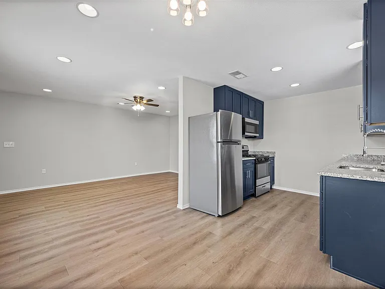 2615 Ektom Dr #D — Photo 8