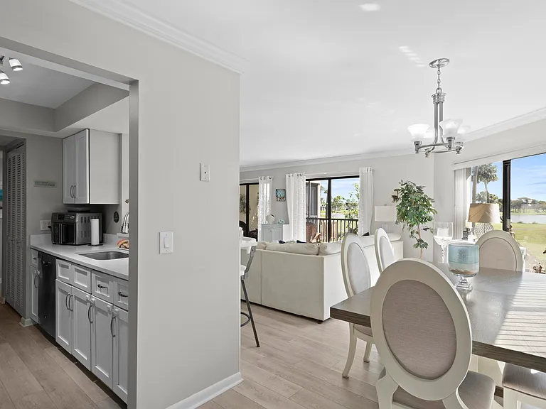 233 NE Edgewater Dr #104 — Photo 9