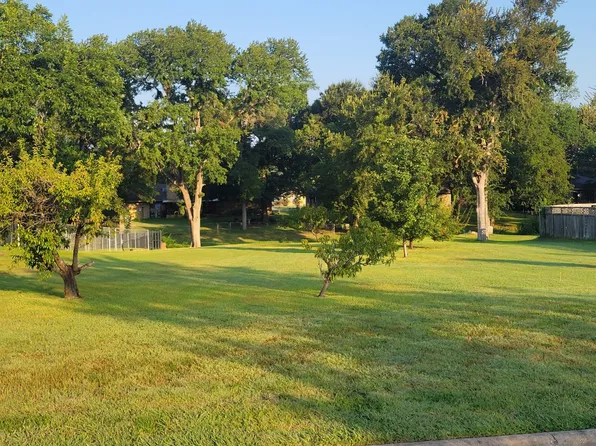 606 Mink Dr, Greenville, TX 75402