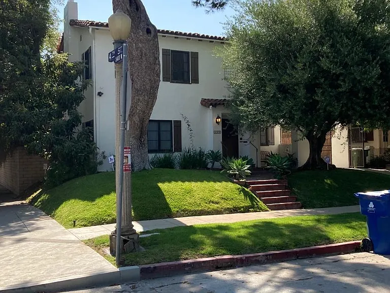 400 S Citrus Ave — Photo 1