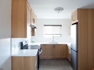 197 N Beverwyck Rd APT 10, Lake Hiawatha, NJ 07034