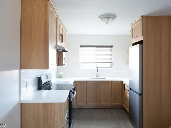 197 N Beverwyck Rd APT 10, Lake Hiawatha, NJ 07034