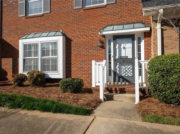 27 Fountain Manor Dr, Greensboro, NC 27405