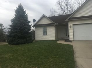 830 1st St, Fenton, MI 48430