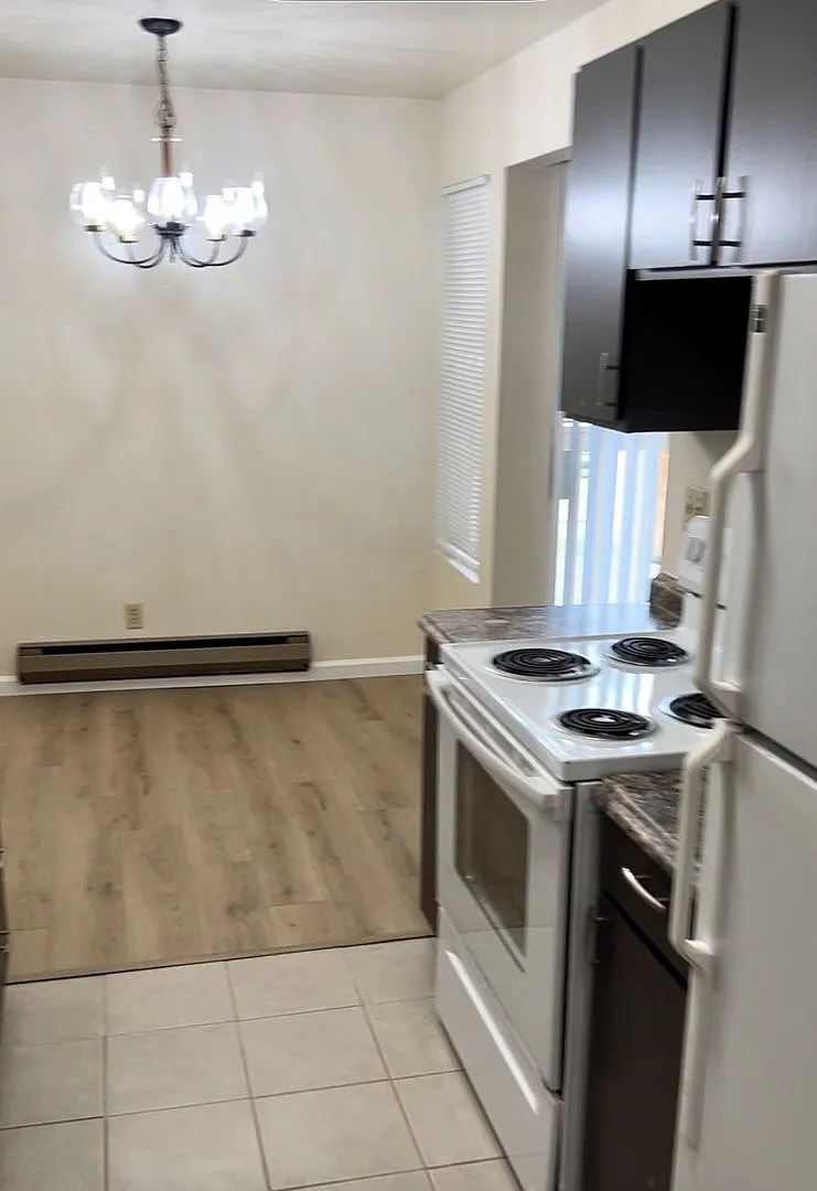 Corner Crest Apartments — Photo 4