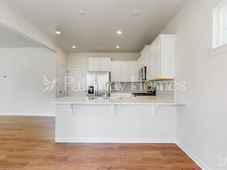 335 Kennerly Center Dr — Photo 7