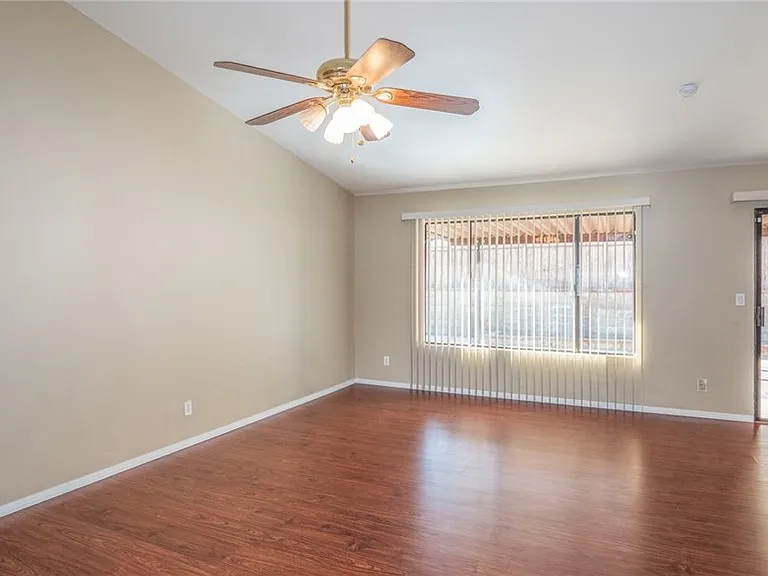 925 Diane Way — Photo 6