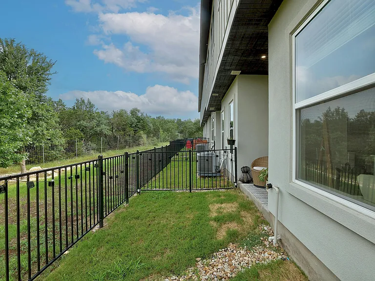 12001 Vista Parke Dr #401 — Photo 30