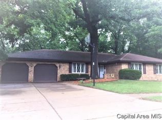 7 Beacon Ridge Dr, Springfield, IL 62711