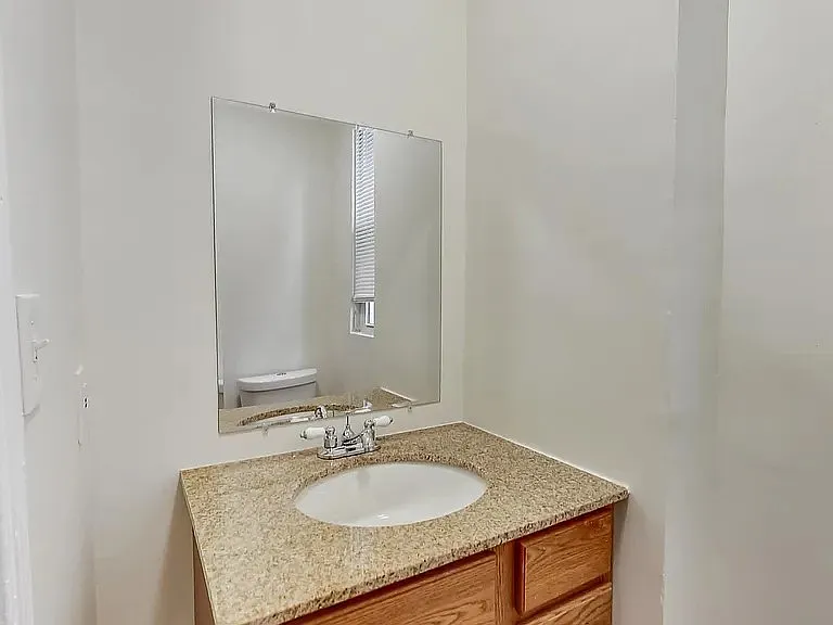 137 R St NE — Photo 14