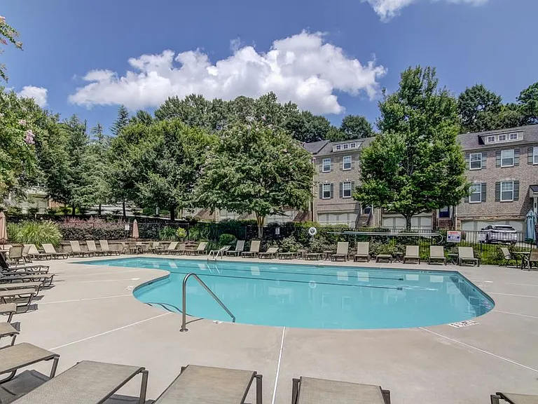 2027 Cobblestone Cir NE — Photo 38