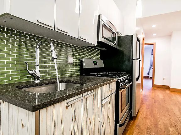3rd image of 116 Jefferson St APT 2-R