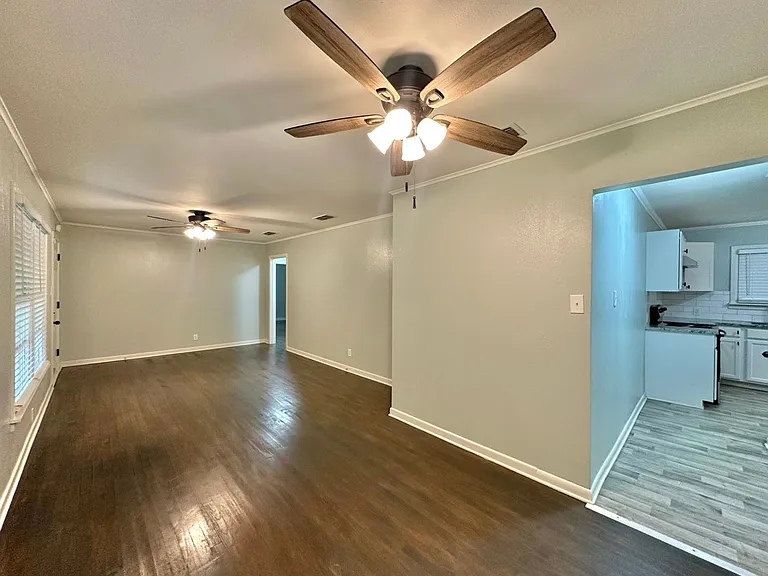 1121 Elizabeth Dr — Photo 4