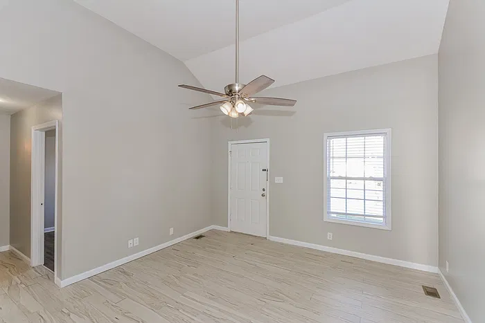 3 bed, 2.0 bath, 1008 sqft, $1,500 — Photo 4