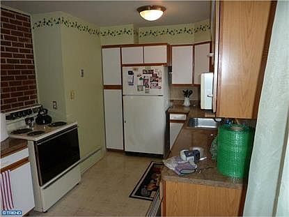 4th image of 25 E Pennsbury Way