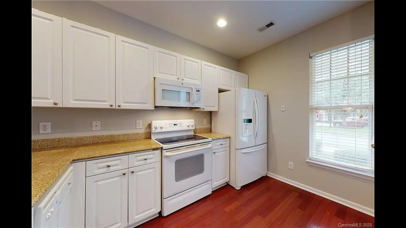 15250 Coventry Court Ln — Photo 4