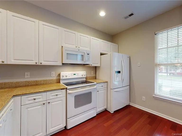 15250 Coventry Court Ln — Photo 4